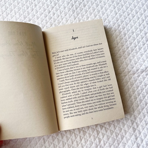 Richard Osman 'The Thursday Murder Club' Book - Picture 4 of 8